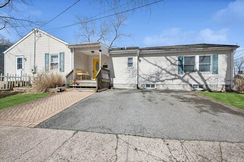 Image 1 of 20 for 301 Laurel Road in Long Island, Northport, NY, 11768