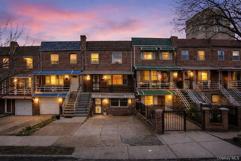 3014 Matthews Avenue