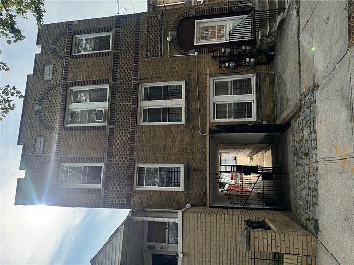 3015 Paulding Avenue #3