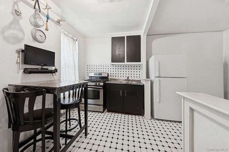 303 E 37th Street #1F