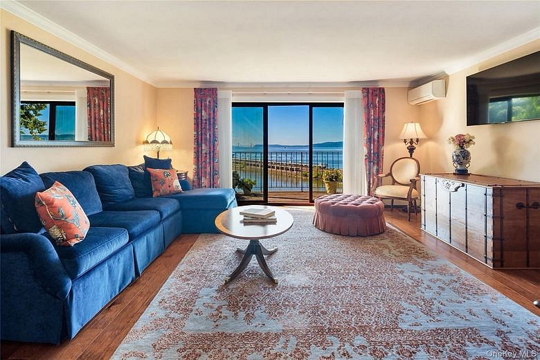 303 Kemeys Cove #303
