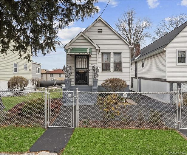 3030 Kingsland Avenue