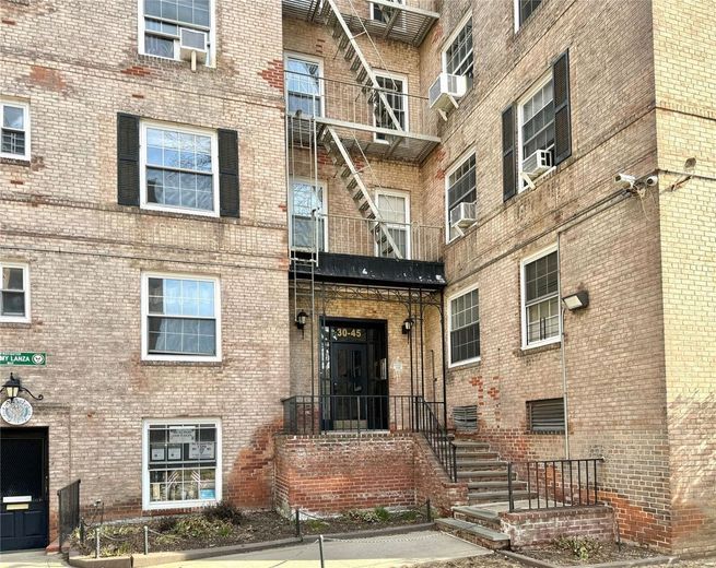 3045 Hobart Street #4H