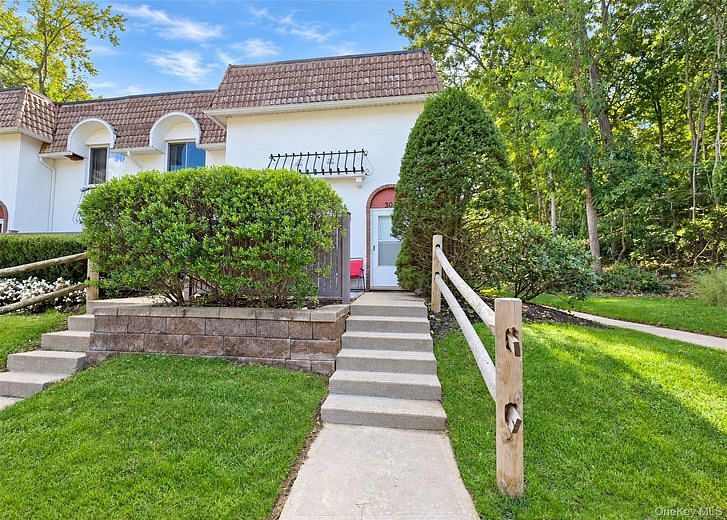 305 Brettonwoods Drive