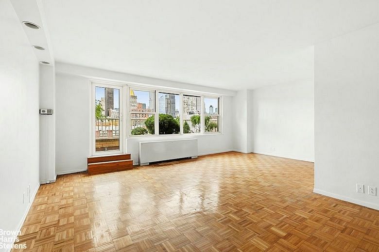 305 East 24th Street #18S