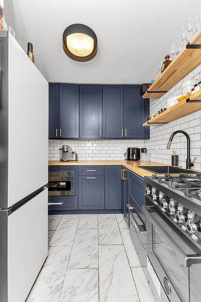 305 East 24th Street #20G