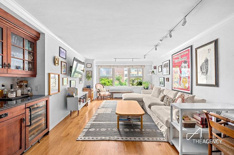 305 East 24th Street #4D