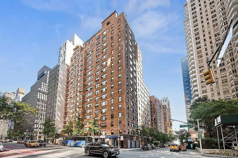 305 East 40th Street E 40th Street #14O