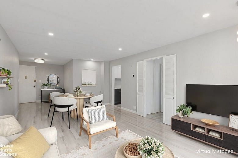 305 East 40th Street #15L