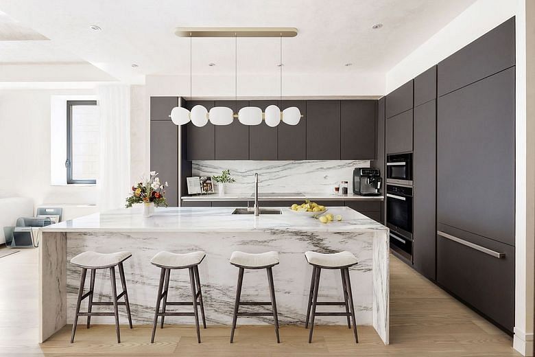 305 East 61st Street #402