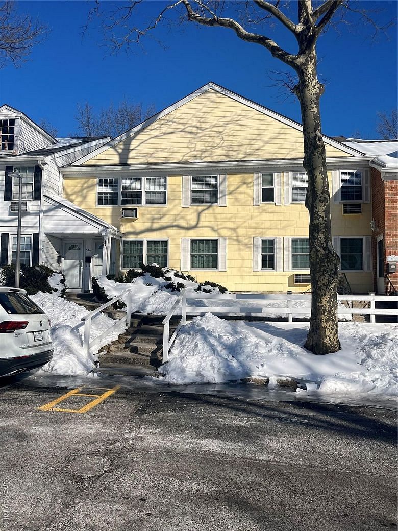 305 Towne House Village