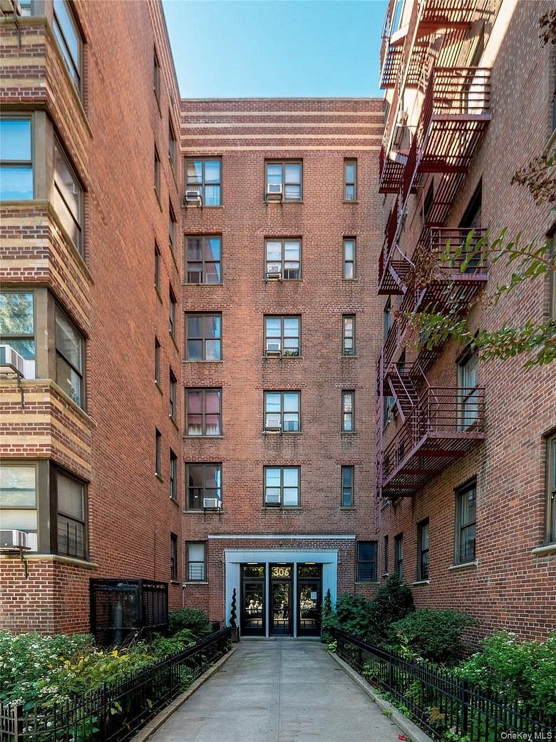 306 E Mosholu Parkway S #3K