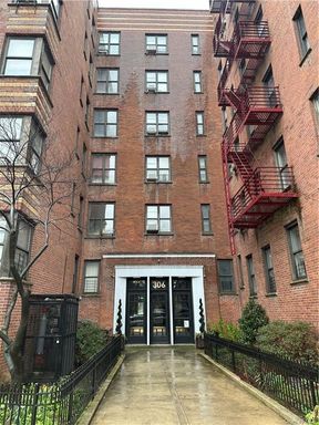 Image 1 of 16 for 306 E Mosholu Parkway S #4A in Bronx, NY, 10458