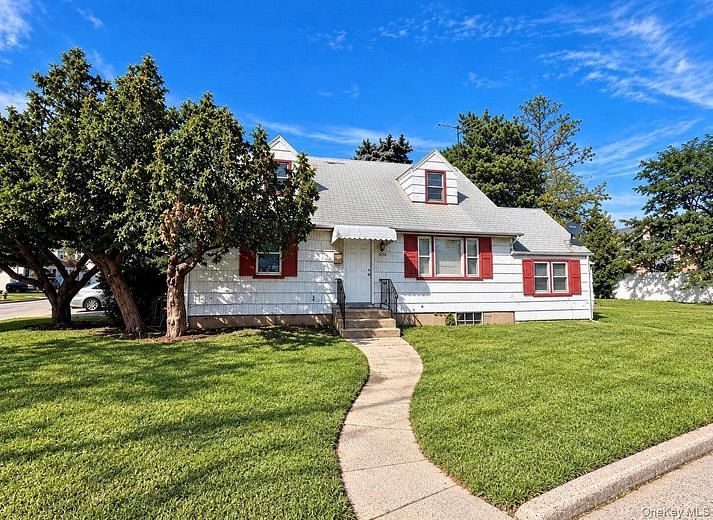 306 W Old Country Road