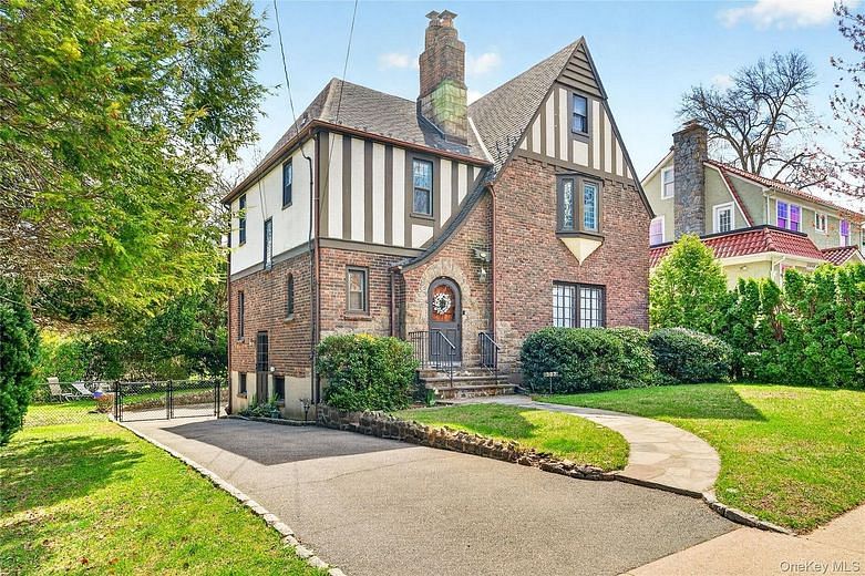 307 Hollywood Avenue