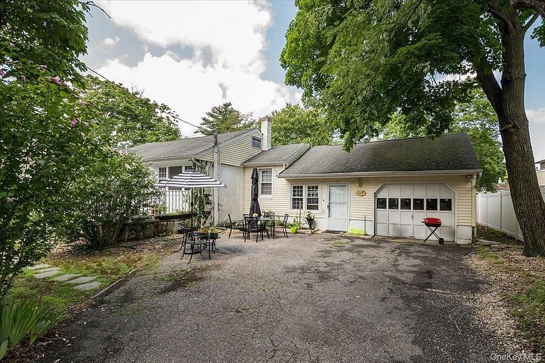 307 Old Country Road