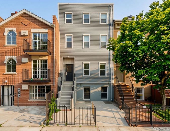 307 Quincy Street