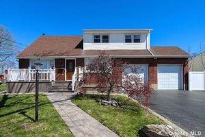 Image 1 of 36 for 308 40th Street in Long Island, Lindenhurst, NY, 11757