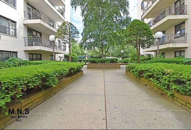 3090 Voorhies Avenue #2L