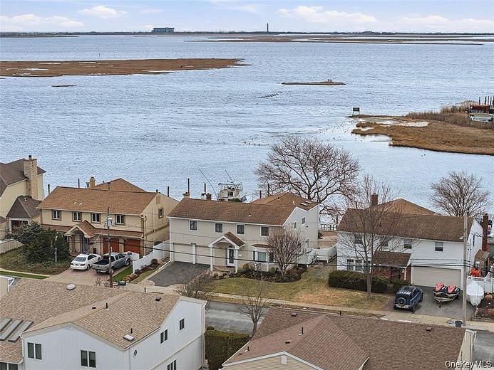 3094 Riverside Drive