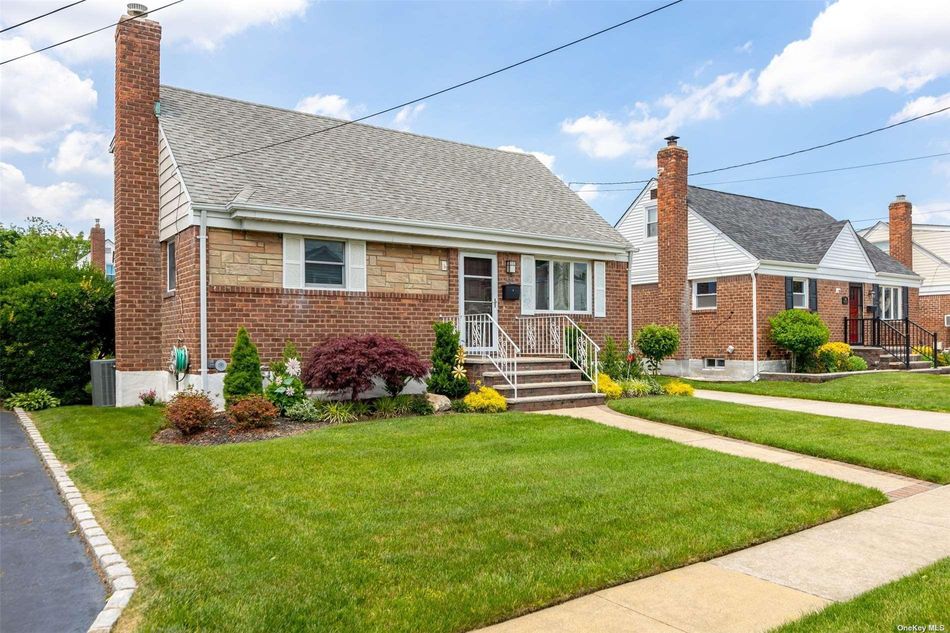 Image 1 of 25 for 106 Soifer Avenue in Long Island, N. Bellmore, NY, 11710