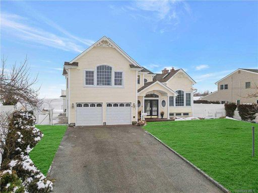 Image 1 of 30 for 22 Cedar Point Drive in Long Island, West Islip, NY, 11795