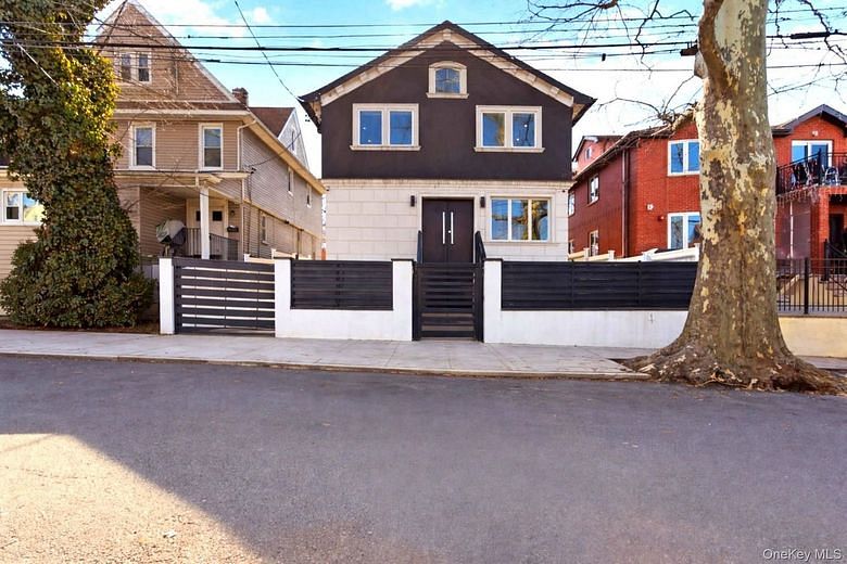 31-12 Buell Street