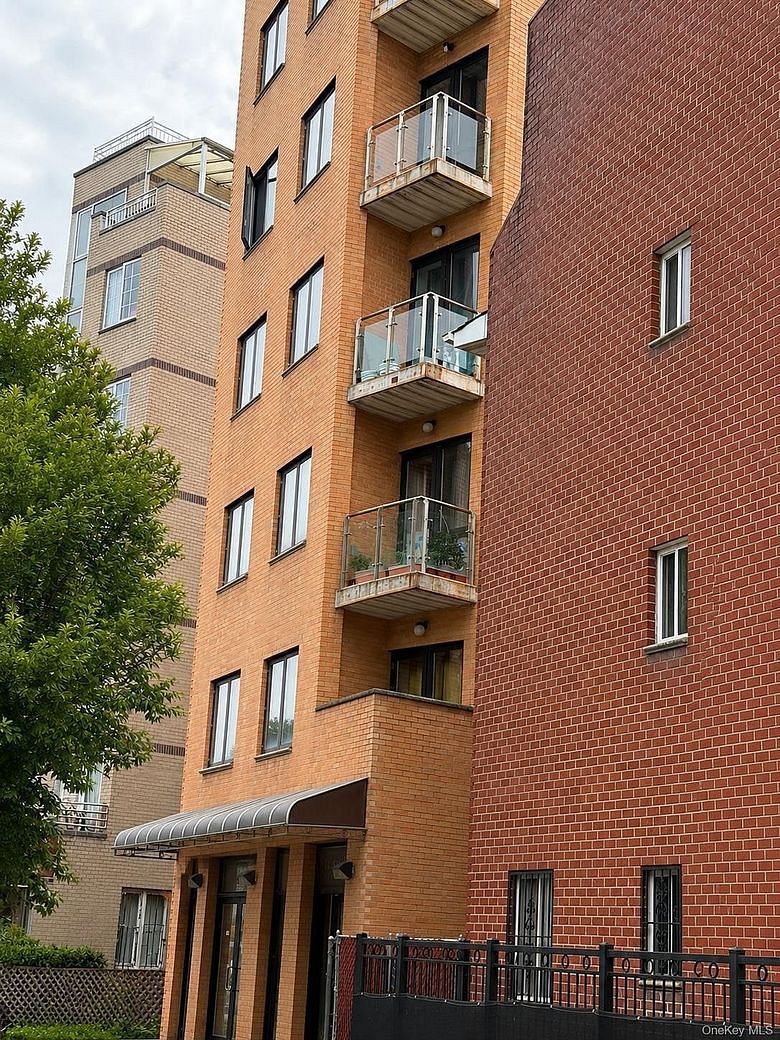 31-12 Union Street #6A