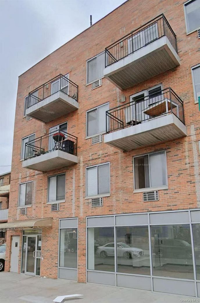 31-53 Linden Place #3E