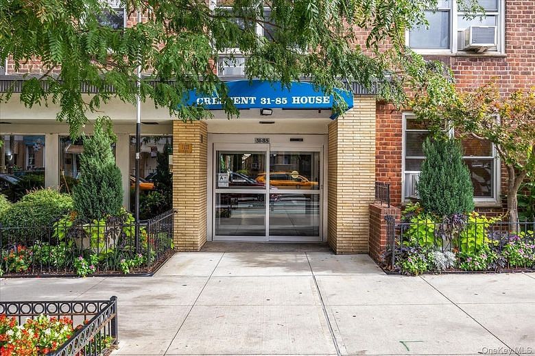 31-85 Crescent Street #516