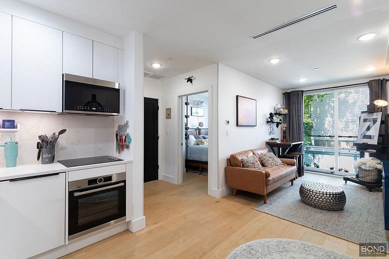 31 Bleecker Street #2R