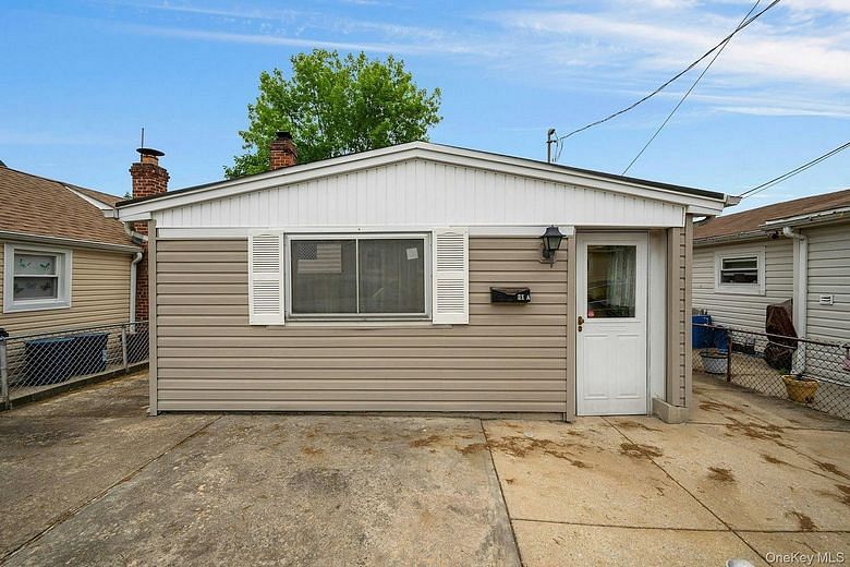 31 Edgewater Park #A