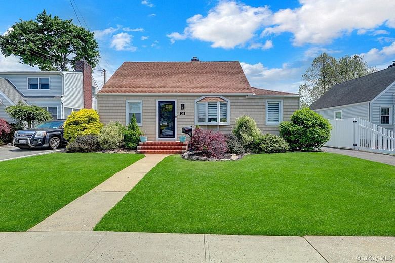 31 Locust Avenue E