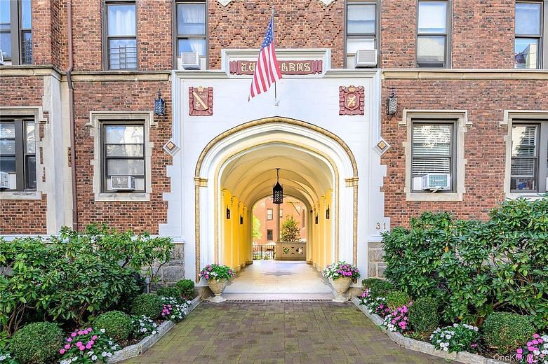 31 Pondfield Road W #63