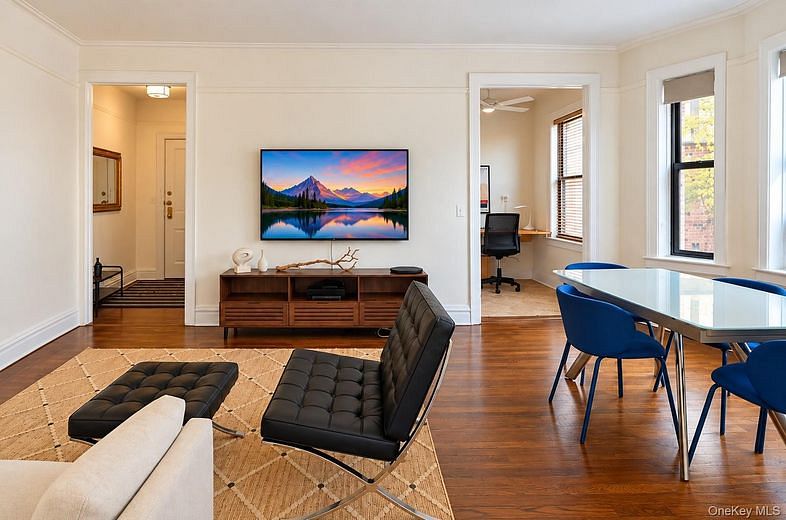 31 Pondfield Road West #51