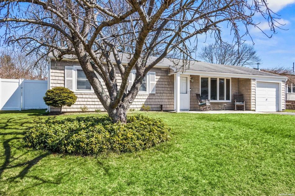 Image 1 of 30 for 31 Singingwood Drive in Long Island, Holbrook, NY, 11741