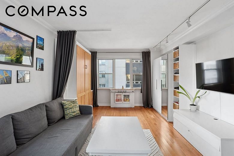 310 East 49th Street #9C
