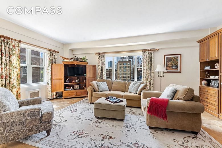 310 Lexington Avenue #15A