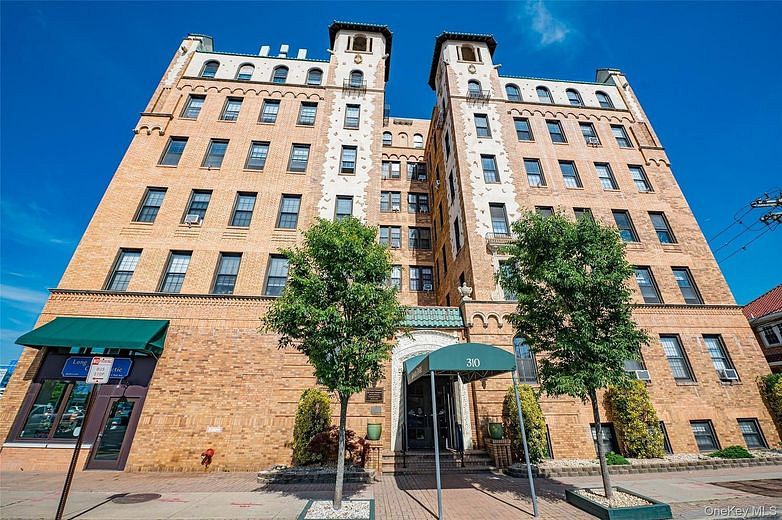 310 Riverside Boulevard #3i