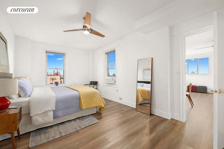310 Riverside Drive #2009