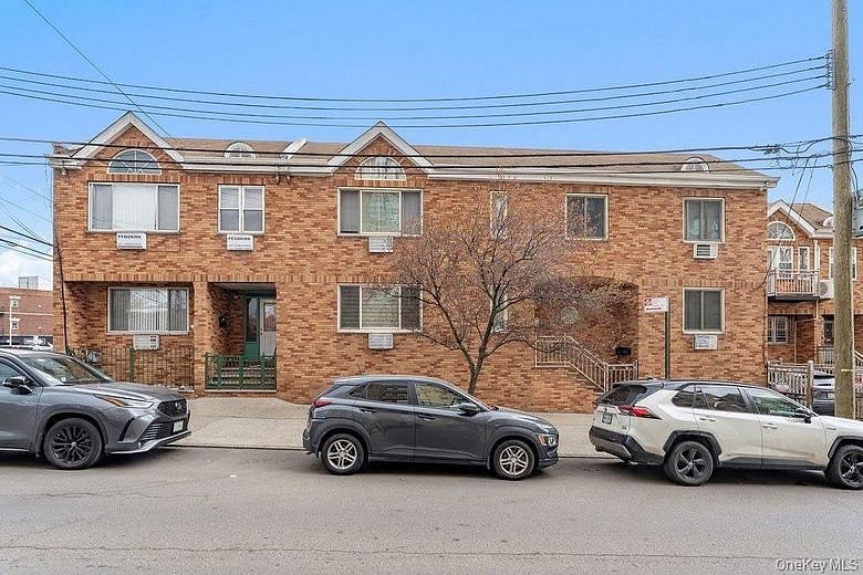 3101-3105 42nd Street