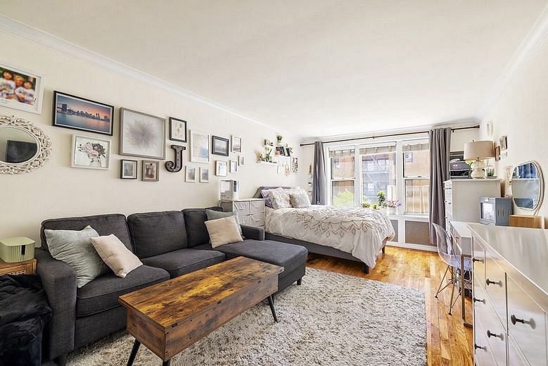 311 East 75th Street #4C
