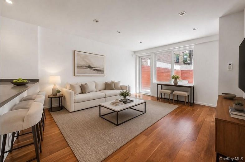 311 Hart Street #1B