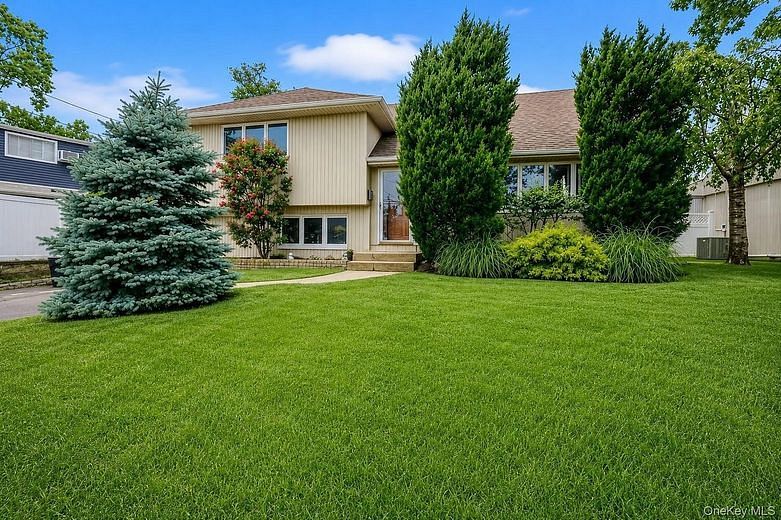312 W Waukena Avenue