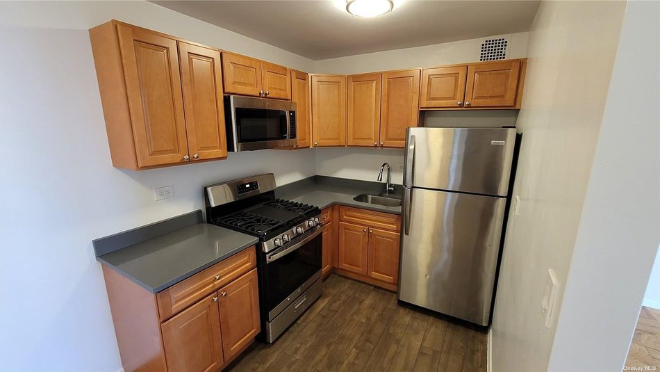 Image 1 of 9 for 3121 Middletown Road #7F in Bronx, NY, 10461