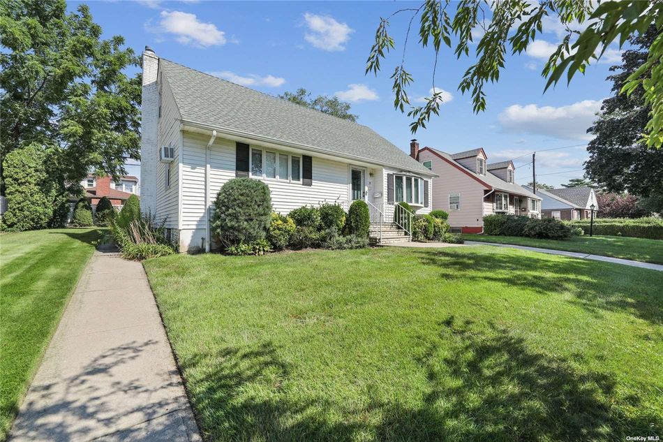 Image 1 of 30 for 33 Nugent Street in Long Island, New Hyde Park, NY, 11040