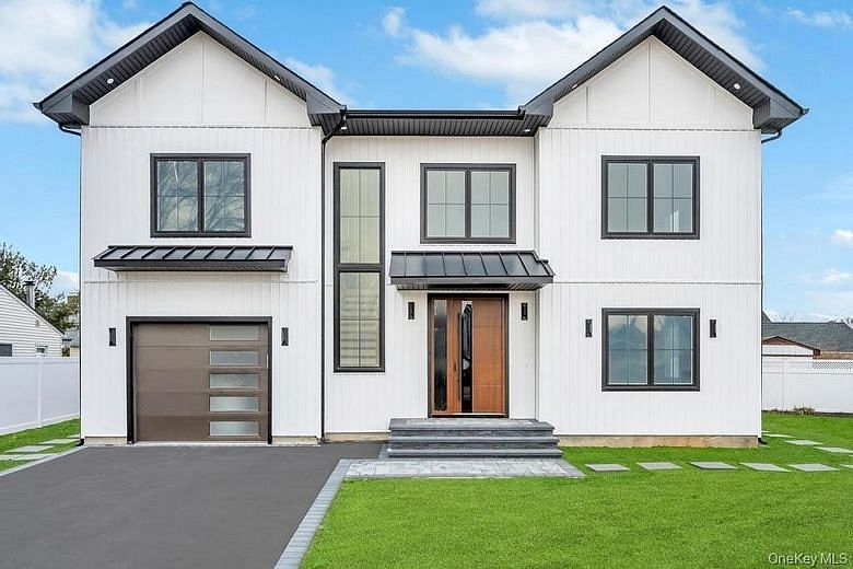 319 Blacksmith Road W