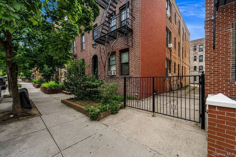 32-10 82 Street