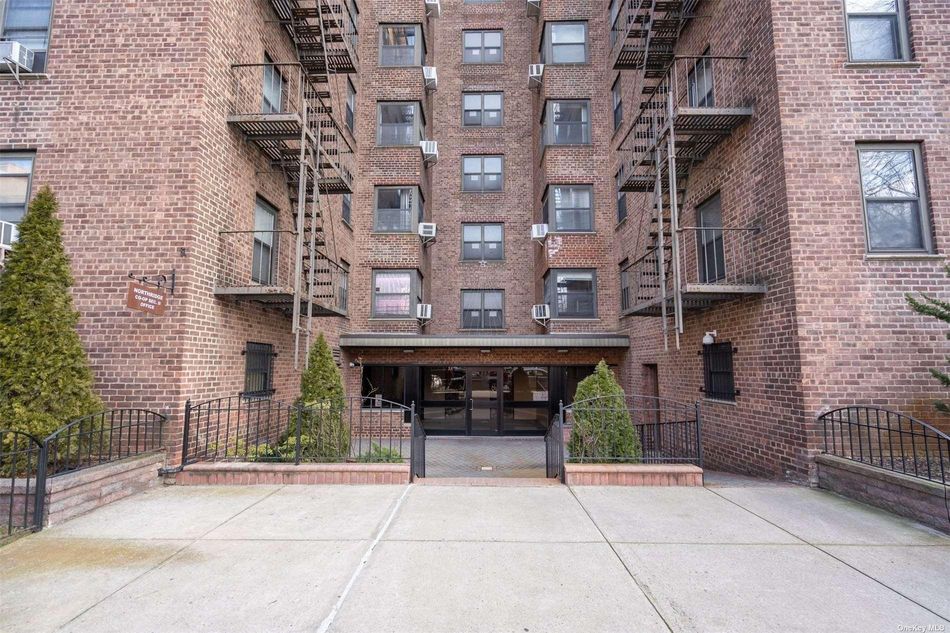 Image 1 of 23 for 32-25 90th Street #410 in Queens, E. Elmhurst, NY, 11369