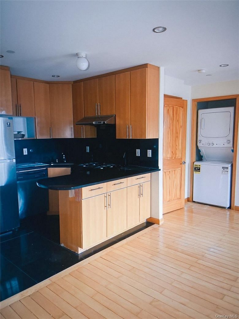 32-26 Union Street #2E